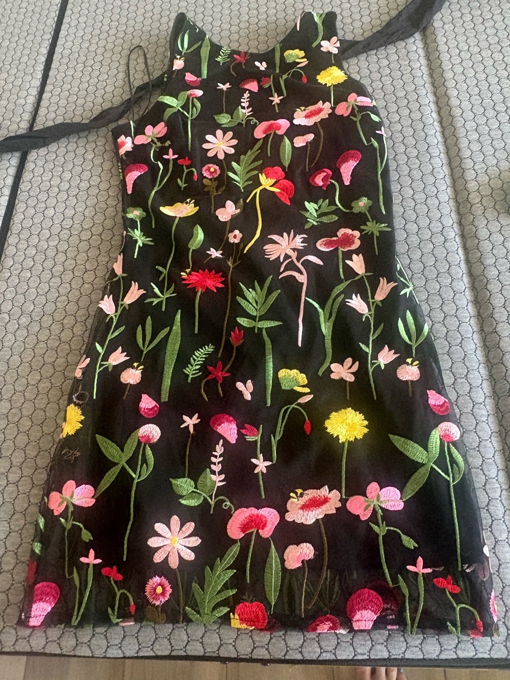 SAM EDELMAN FRESH CUT EMBROIDERED SHEATH BLACK DRESS — NWT
SIZE 6